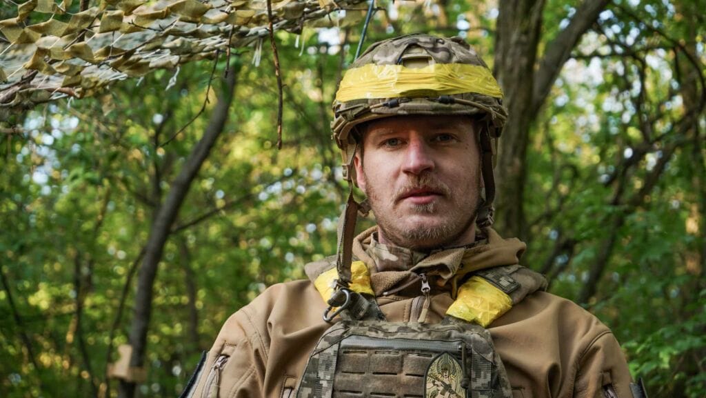 Батальйон «Хорив» боець в касеі з жовтою стрічкою