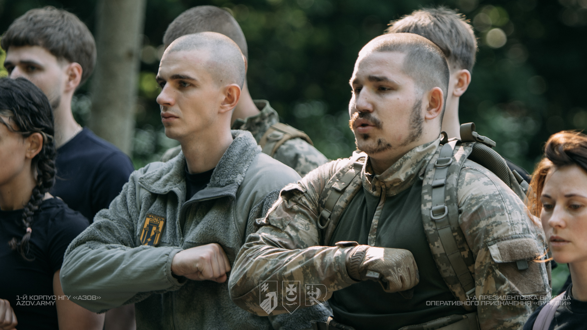 Інструктори проводять інструктаж для учасників військово-патріотичного вишколу в Хмельницькому.