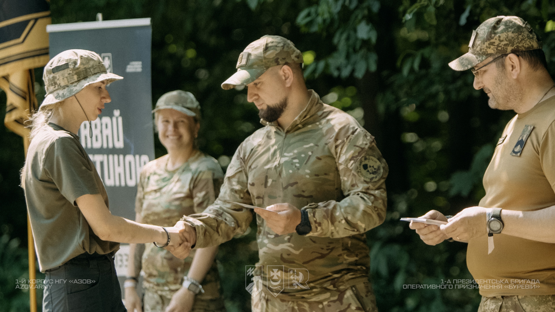 Вручення сертифікатів учасникам військово-патріотичного вишколу від бригади «Буревій».
