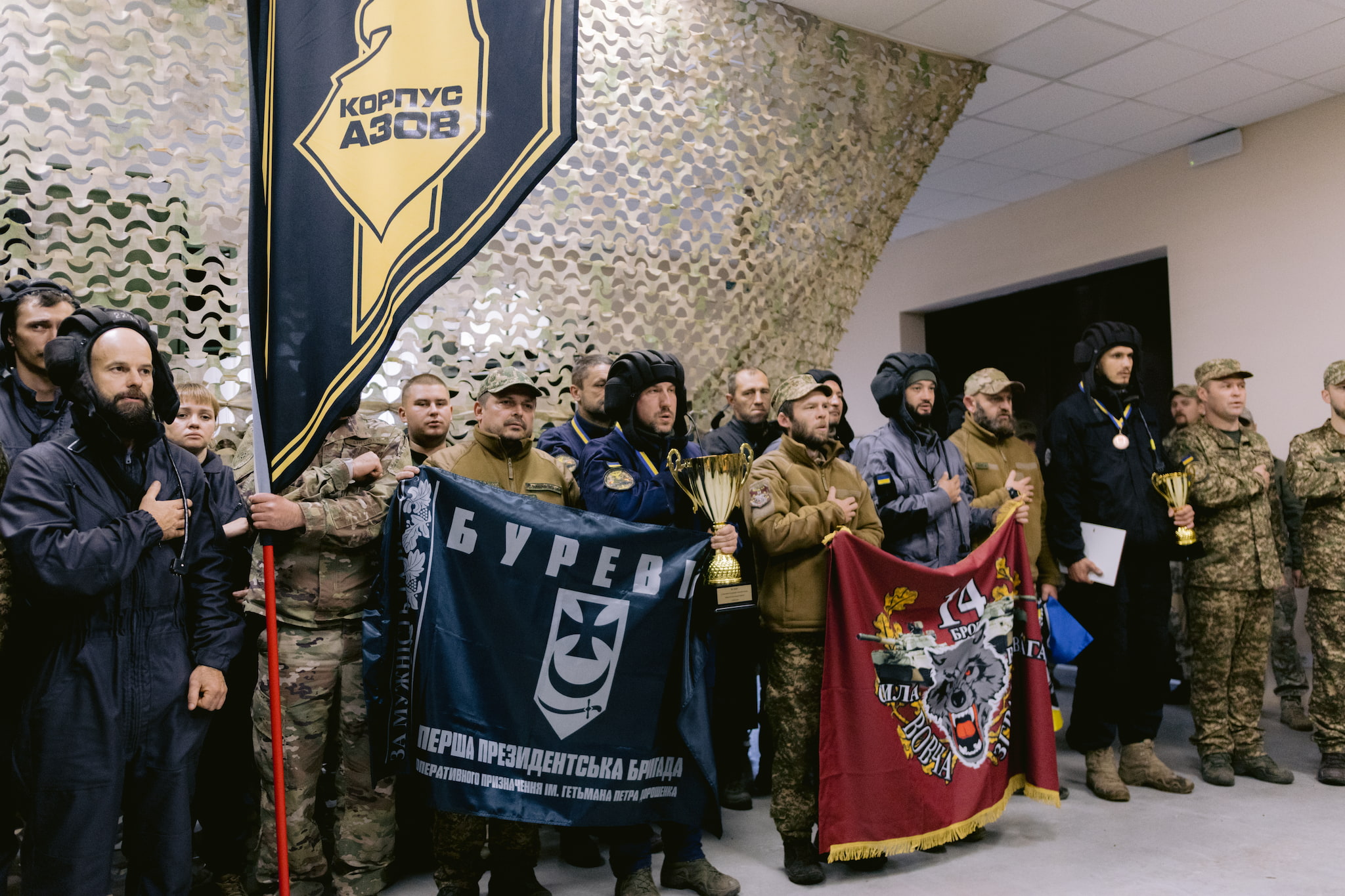 Урочисте нагородження переможців із прапорами